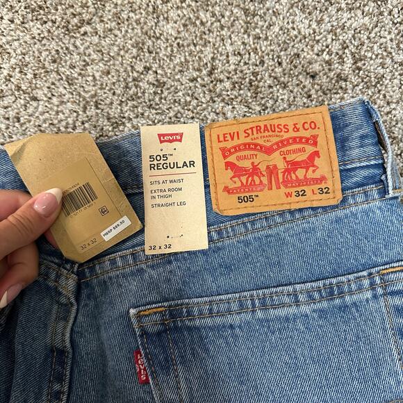 LEVI'S Men's 505 Regular Fit Jeans Size 32X32 In Light Stonewash - Picture 9 of 16